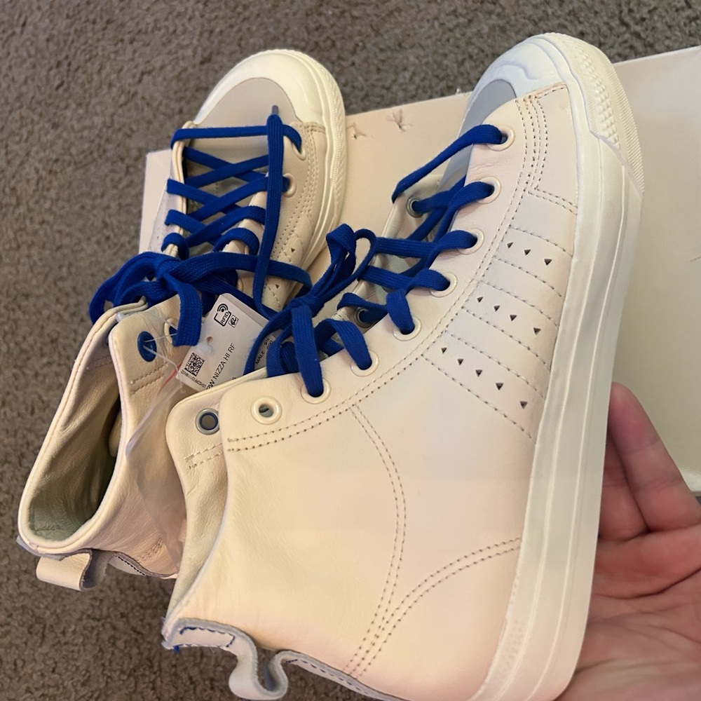 Adidas - Picture 2 of 4